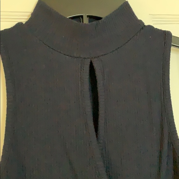 Aéropostale unique turtleneck with cleavage front - Picture 2 of 5